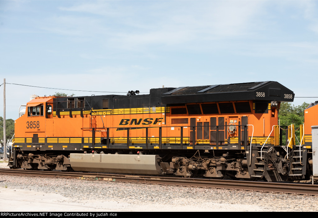 BNSF 3858